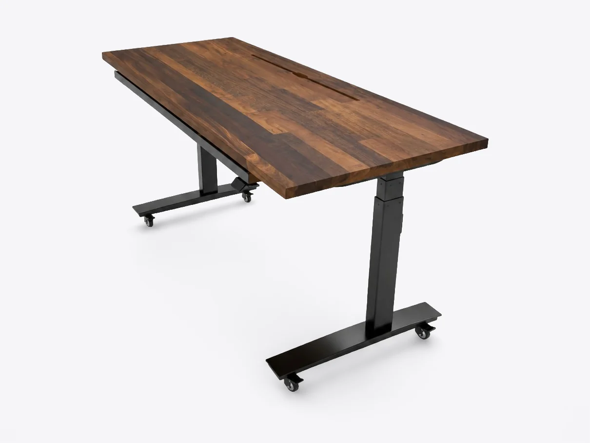DeskStudio com tampo em Imbuia, estrutura preta e rodízios